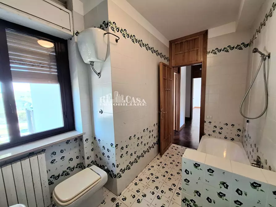 Immagine 40 di Villa in vendita  in via giuseppe guarnieri a Offida