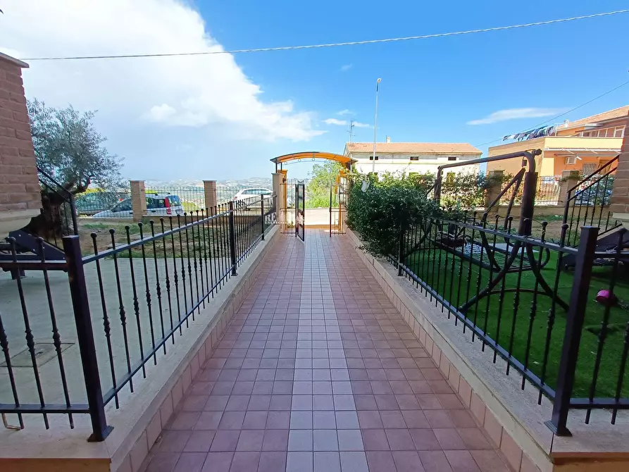 Immagine 21 di Appartamento in vendita  in contrada vallecupa a Ancarano