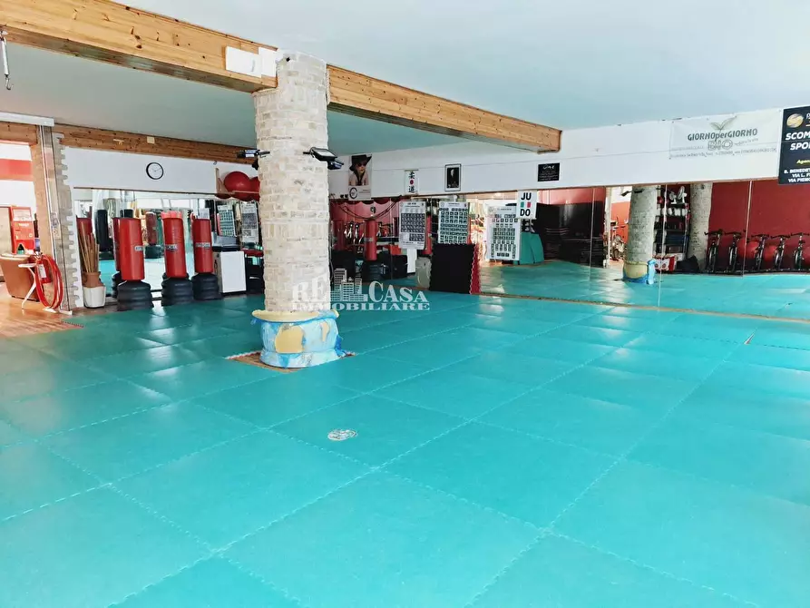 Immagine 12 di Locale commerciale   in via luciano zuccoli 75 a San Benedetto Del Tronto