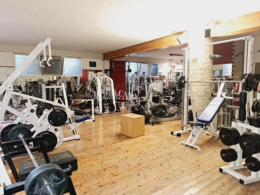 Immagine 15 di Locale commerciale   in via luciano zuccoli 75 a San Benedetto Del Tronto