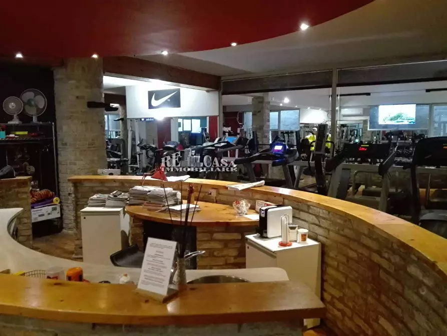 Immagine 23 di Locale commerciale   in via luciano zuccoli 75 a San Benedetto Del Tronto