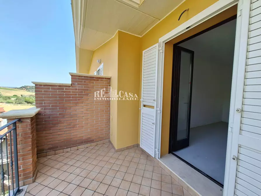 Immagine 11 di Appartamento in vendita  in C.da giardino a Ancarano