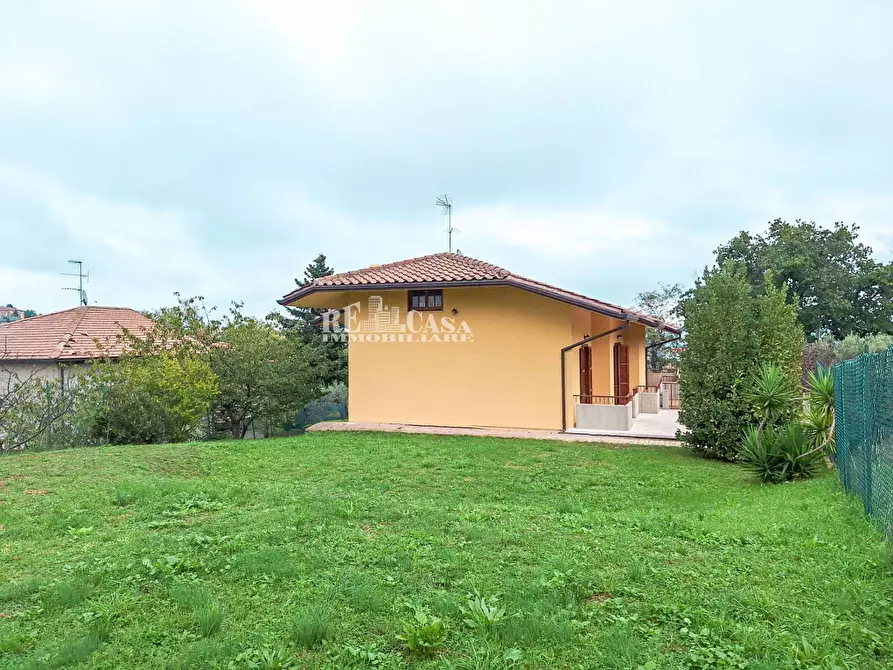 Immagine 11 di Villa in vendita  in via cona a Sant'omero