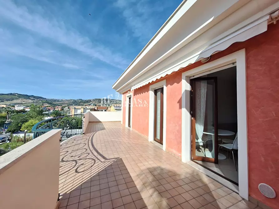 Immagine 2 di Appartamento in vendita  in Via sergio Turone a Martinsicuro