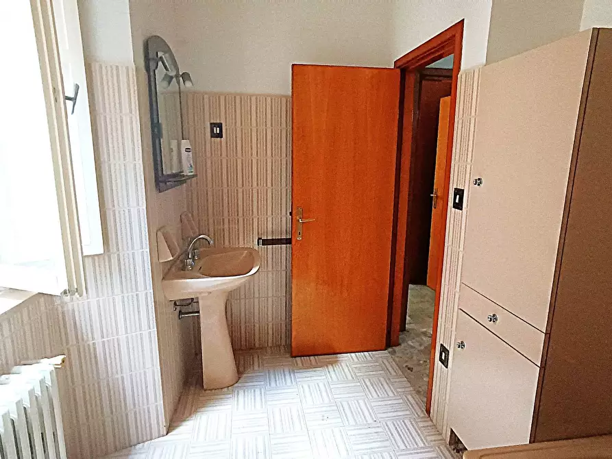 Immagine 10 di Casa indipendente in vendita  in lupin 6 a Ripatransone