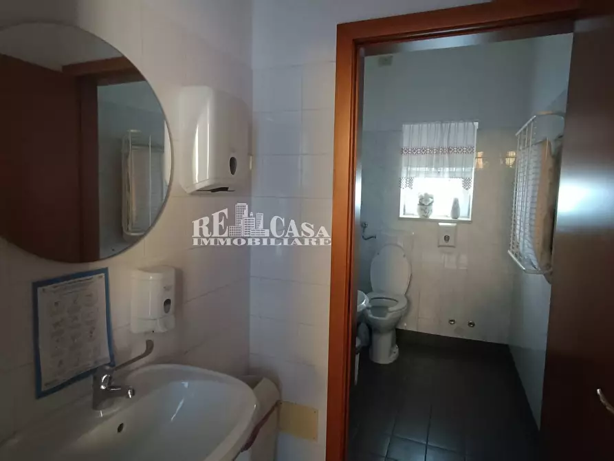 Immagine 9 di Attività commerciale in vendita  in VIA ROMA 31 a Cupra Marittima