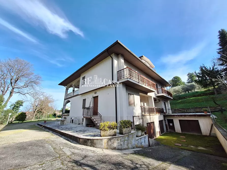 Immagine 5 di Villa in vendita  in via imperia 13 a Folignano