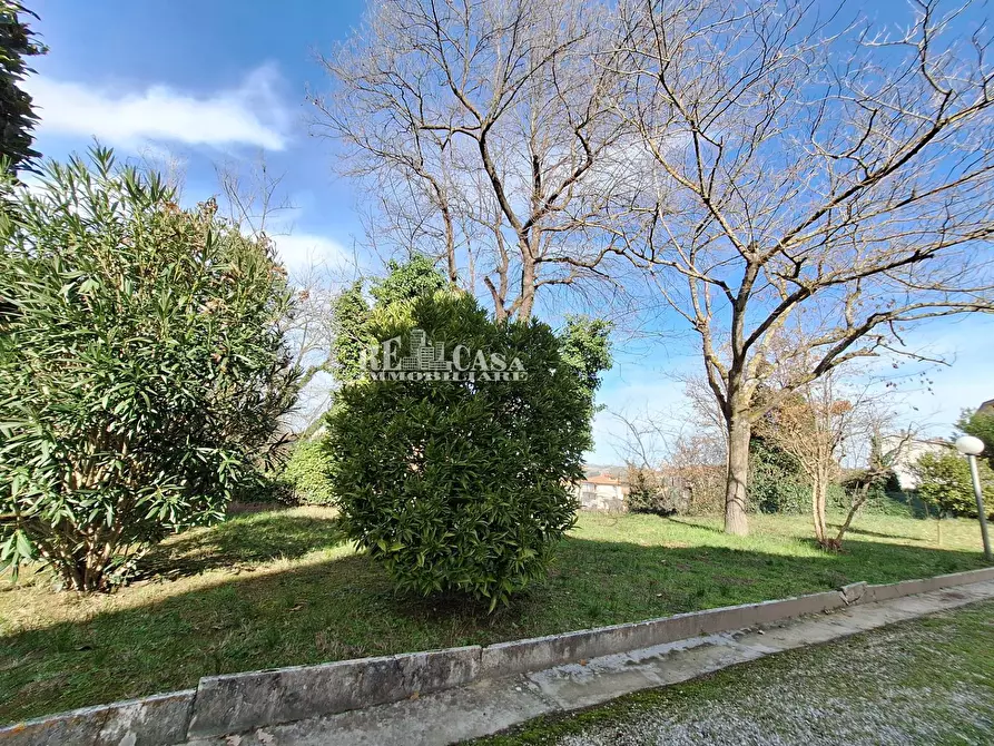 Immagine 7 di Villa in vendita  in via imperia 13 a Folignano