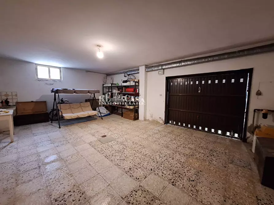 Immagine 29 di Villa in vendita  in via imperia 13 a Folignano