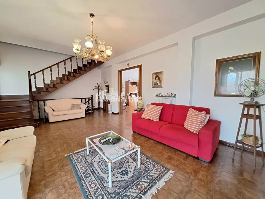 Immagine 31 di Villa in vendita  in via imperia 13 a Folignano