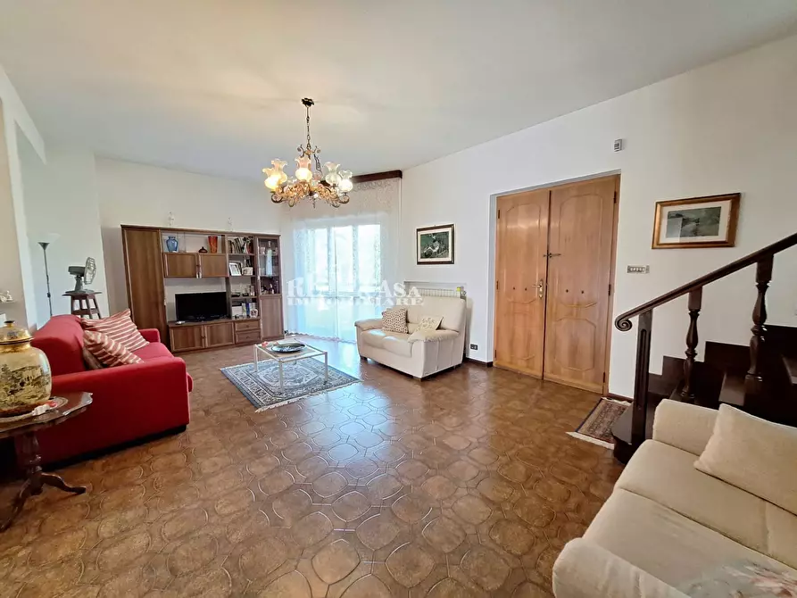 Immagine 33 di Villa in vendita  in via imperia 13 a Folignano