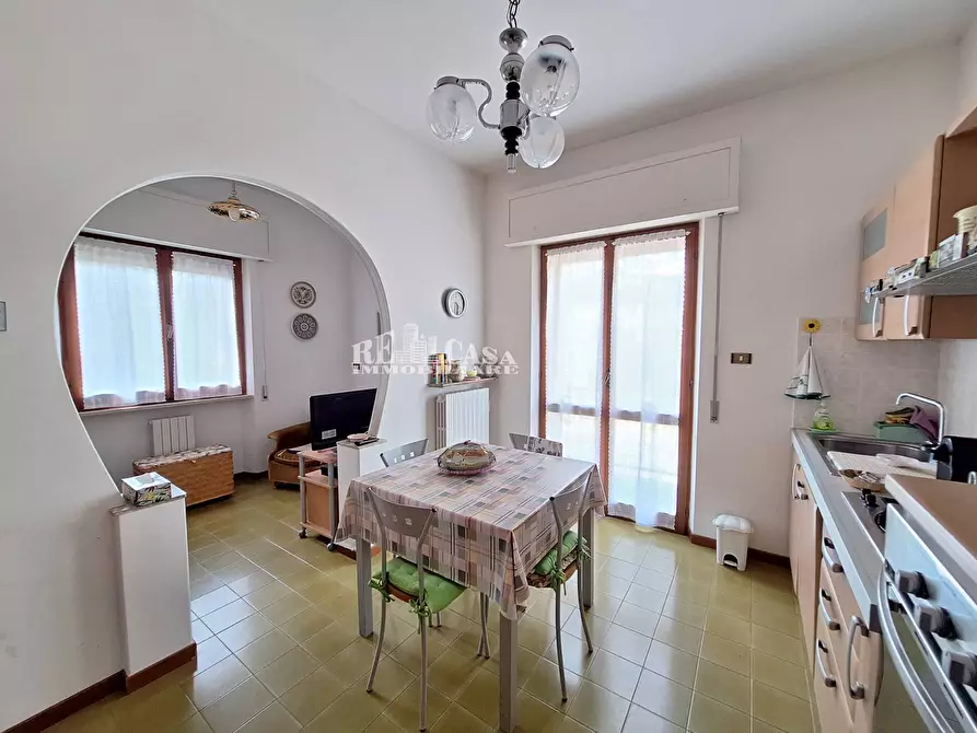 Immagine 35 di Villa in vendita  in via imperia 13 a Folignano