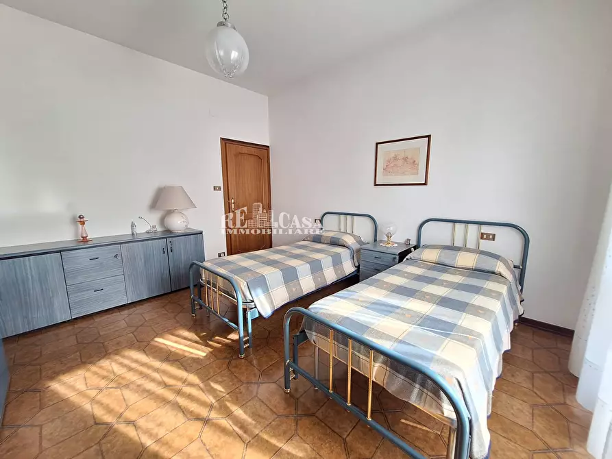Immagine 41 di Villa in vendita  in via imperia 13 a Folignano