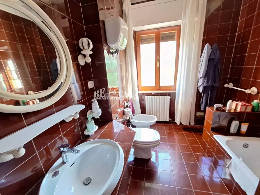 Immagine 53 di Villa in vendita  in via imperia 13 a Folignano