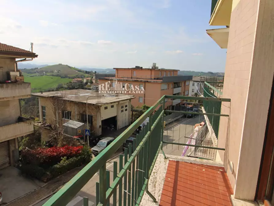 Immagine 3 di Appartamento in vendita  in XX settembre 100 a Carassai