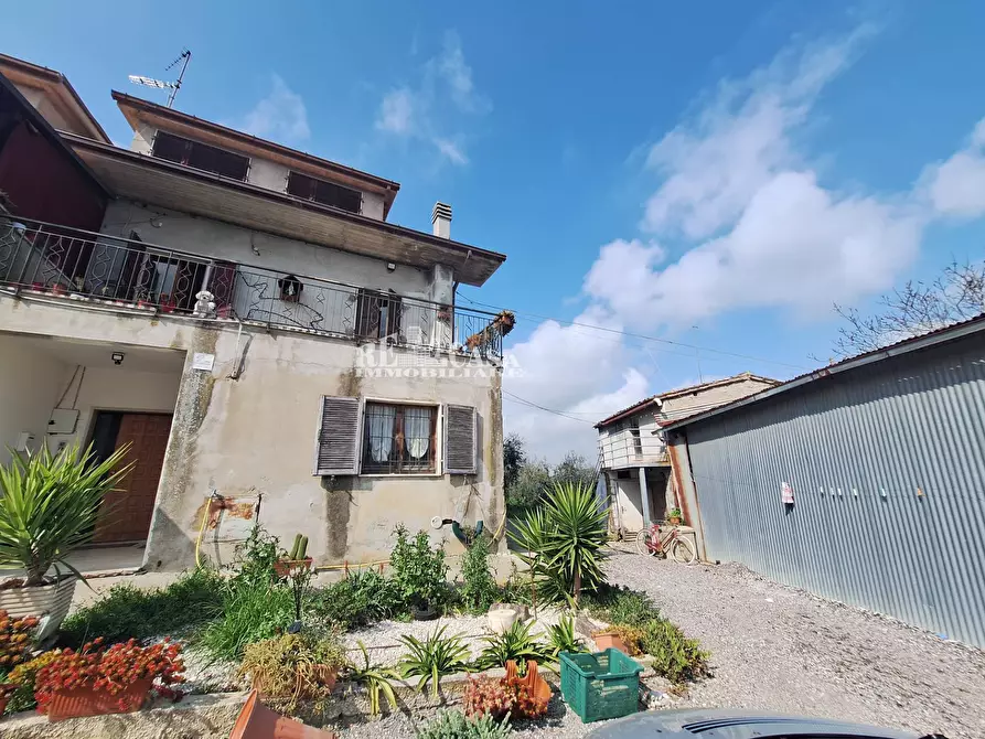 Immagine 2 di Casa indipendente in vendita  in via montecoccio 12 a Ancarano