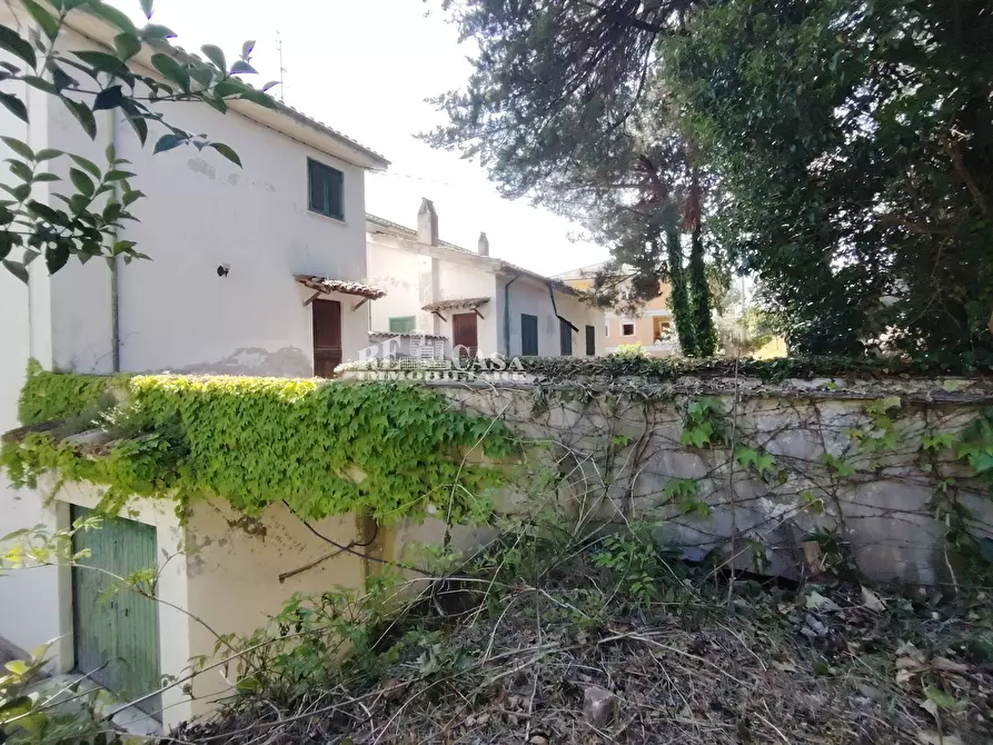 Immagine 16 di Villa in vendita  in VIA IV Novembre 59 a Colli Del Tronto
