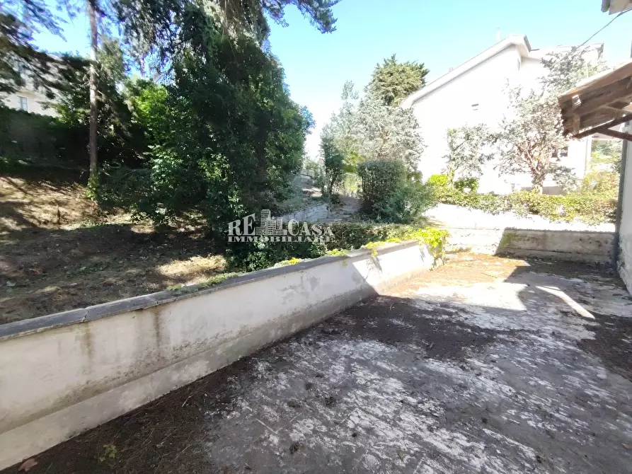Immagine 38 di Villa in vendita  in VIA IV Novembre 59 a Colli Del Tronto