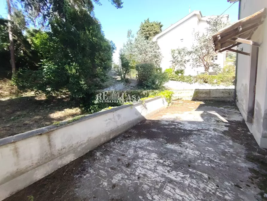 Immagine 39 di Villa in vendita  in VIA IV Novembre 59 a Colli Del Tronto