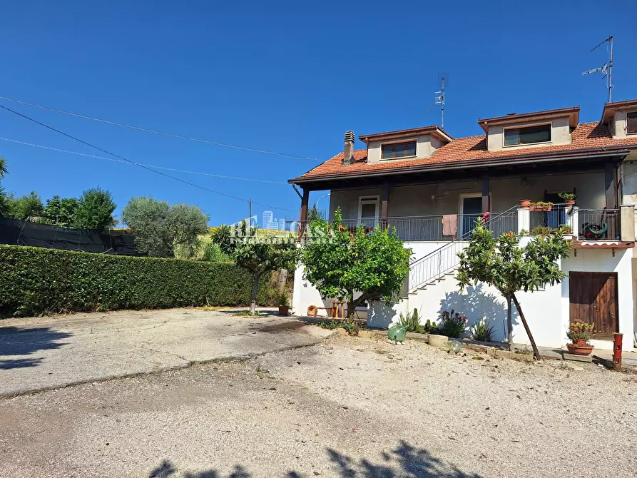 Immagine 2 di Casa indipendente in vendita  in via montecoccio 12 a Ancarano