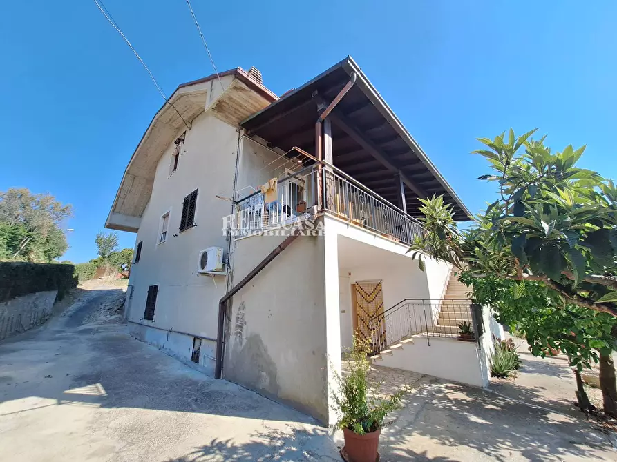 Immagine 4 di Casa indipendente in vendita  in via montecoccio 12 a Ancarano
