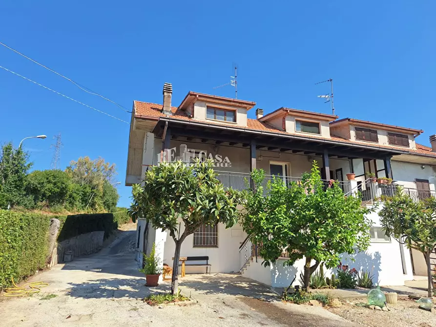Immagine 3 di Casa indipendente in vendita  in via montecoccio 12 a Ancarano