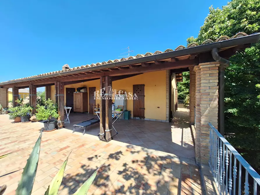 Immagine 3 di Agriturismo in vendita  a Acquaviva Picena