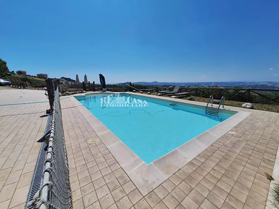 Immagine 6 di Agriturismo in vendita  a Acquaviva Picena