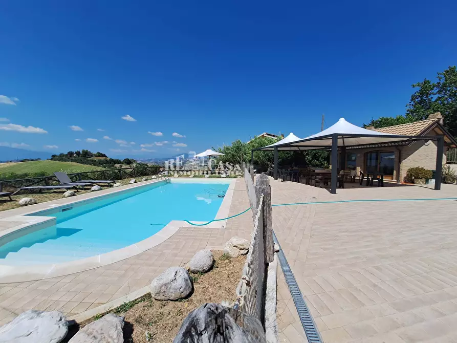 Immagine 9 di Agriturismo in vendita  a Acquaviva Picena