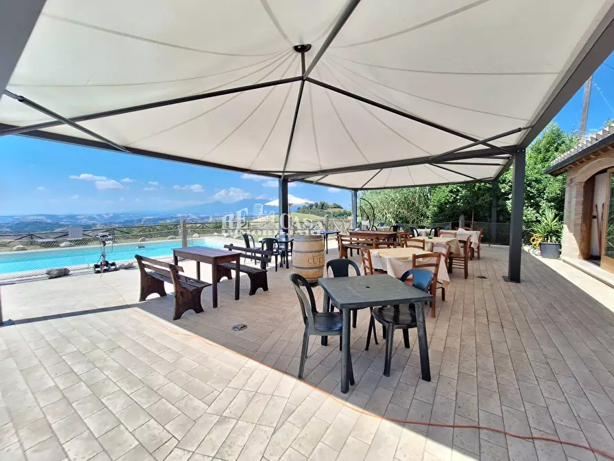 Immagine 10 di Agriturismo in vendita  a Acquaviva Picena