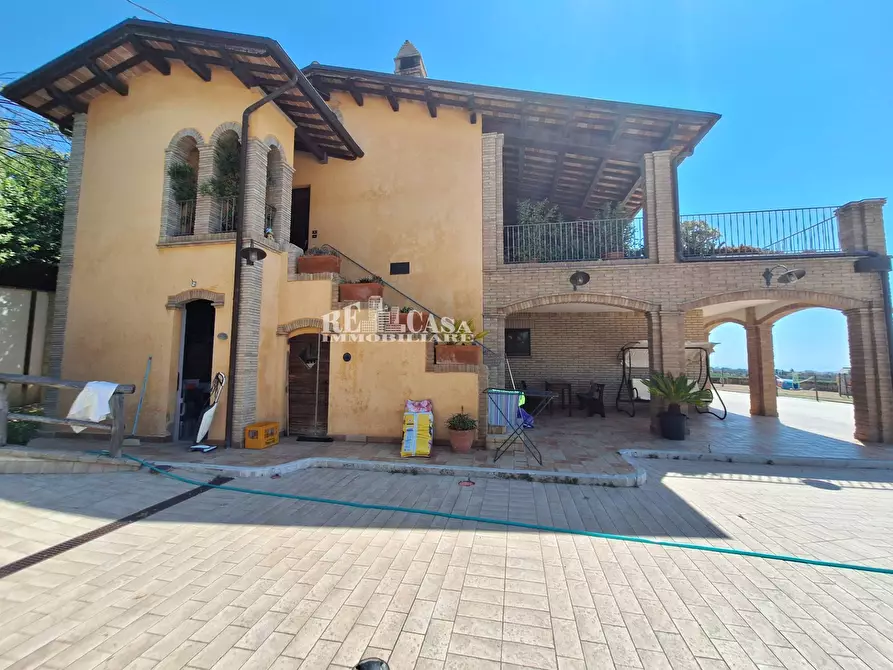 Immagine 11 di Agriturismo in vendita  a Acquaviva Picena