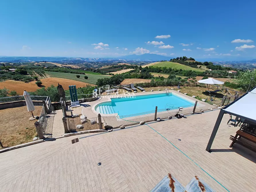 Immagine 20 di Agriturismo in vendita  a Acquaviva Picena