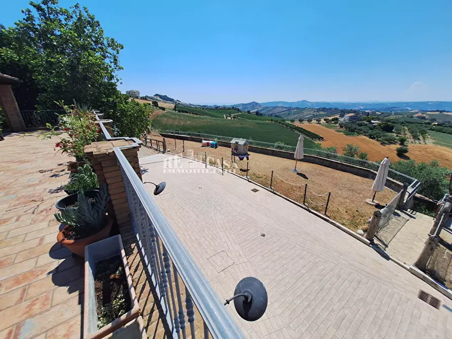 Immagine 21 di Agriturismo in vendita  a Acquaviva Picena