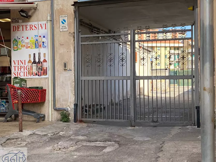 Immagine 2 di Box auto in vendita  in Via Cappuccini 251 a Palermo