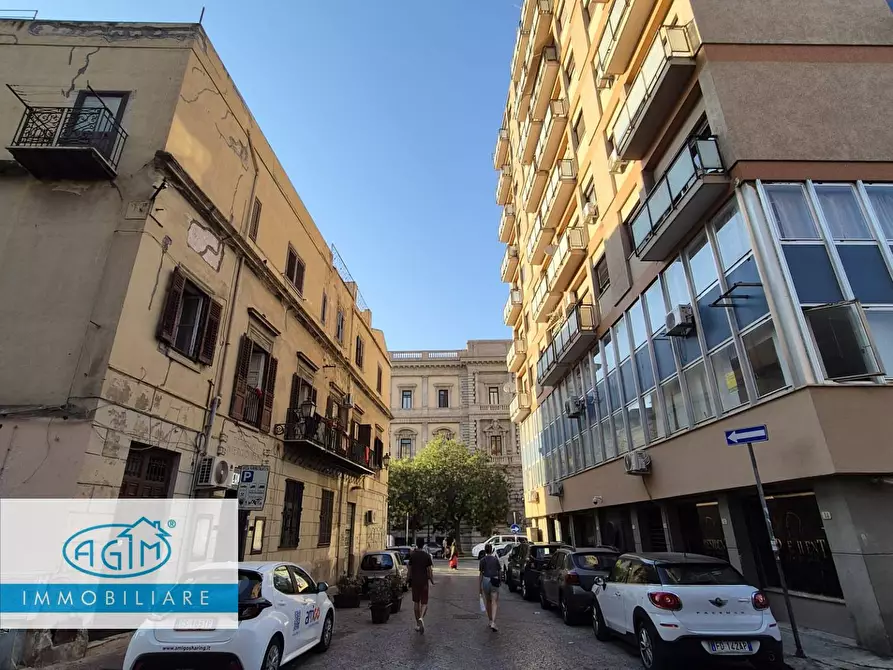 Immagine 14 di Locale commerciale in vendita  in Via Valenti 3 a Palermo