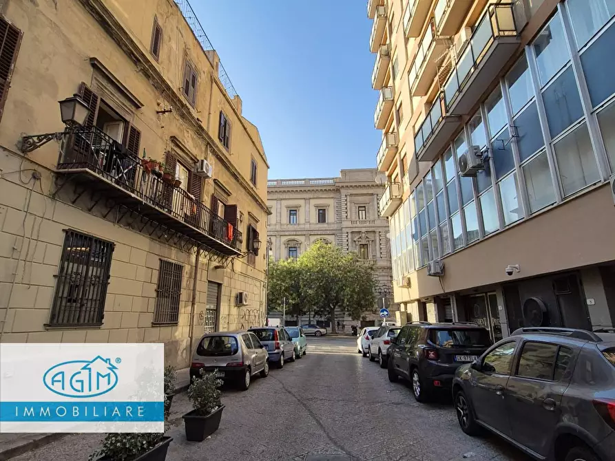 Immagine 16 di Locale commerciale in vendita  in Via Valenti 3 a Palermo