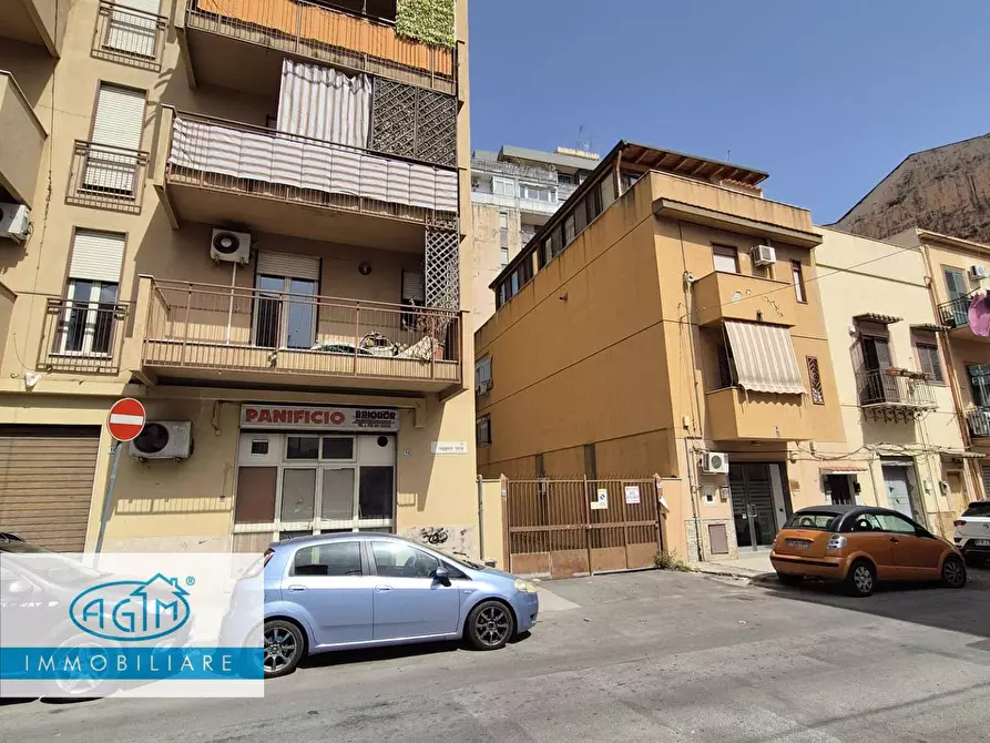 Immagine 3 di Locale commerciale in vendita  in Via Ruggero Loria 12 a Palermo
