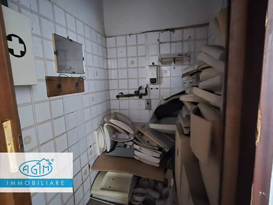 Immagine 11 di Locale commerciale in vendita  in Via Ruggero Loria 12 a Palermo