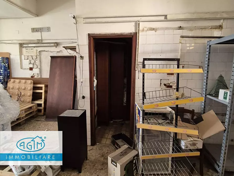 Immagine 10 di Locale commerciale in vendita  in Via Ruggero Loria 12 a Palermo