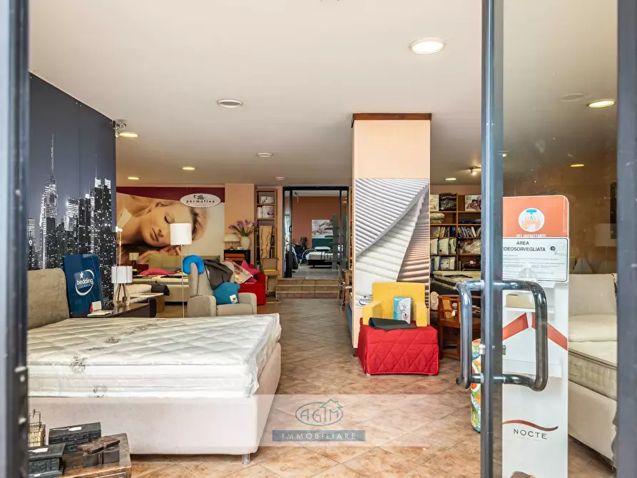 Immagine 8 di Locale commerciale in affitto  in Via Vincenzo Barbera 21 a Palermo