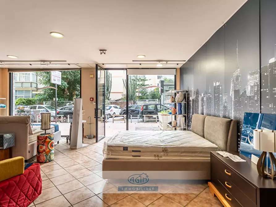 Immagine 11 di Locale commerciale in affitto  in Via Vincenzo Barbera 21 a Palermo