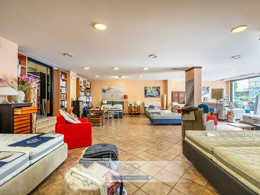 Immagine 13 di Locale commerciale in affitto  in Via Vincenzo Barbera 21 a Palermo