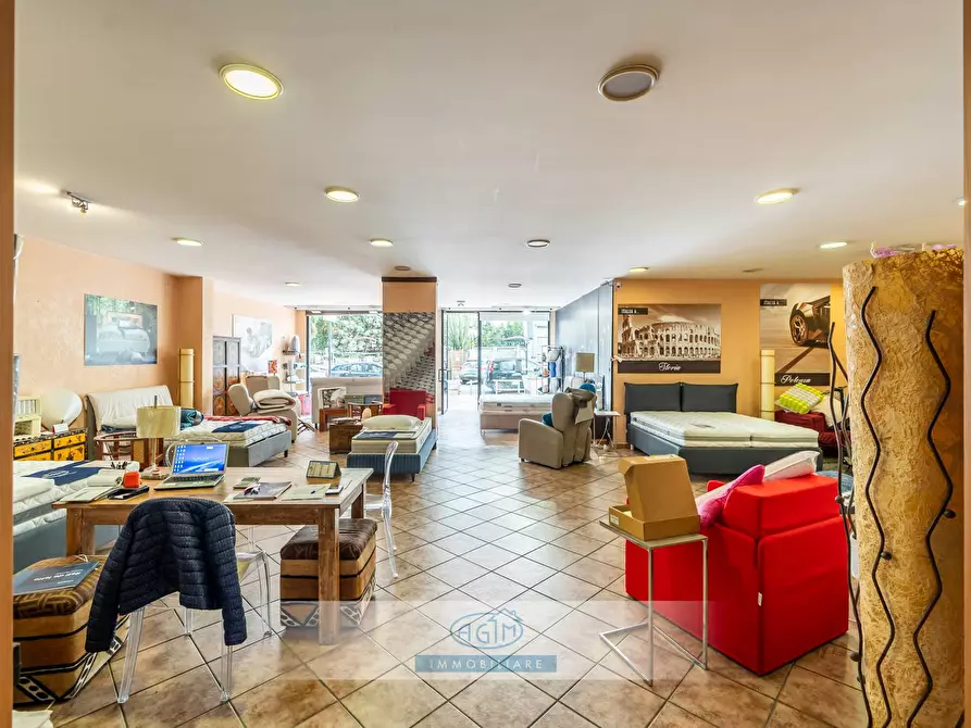 Immagine 14 di Locale commerciale in affitto  in Via Vincenzo Barbera 21 a Palermo