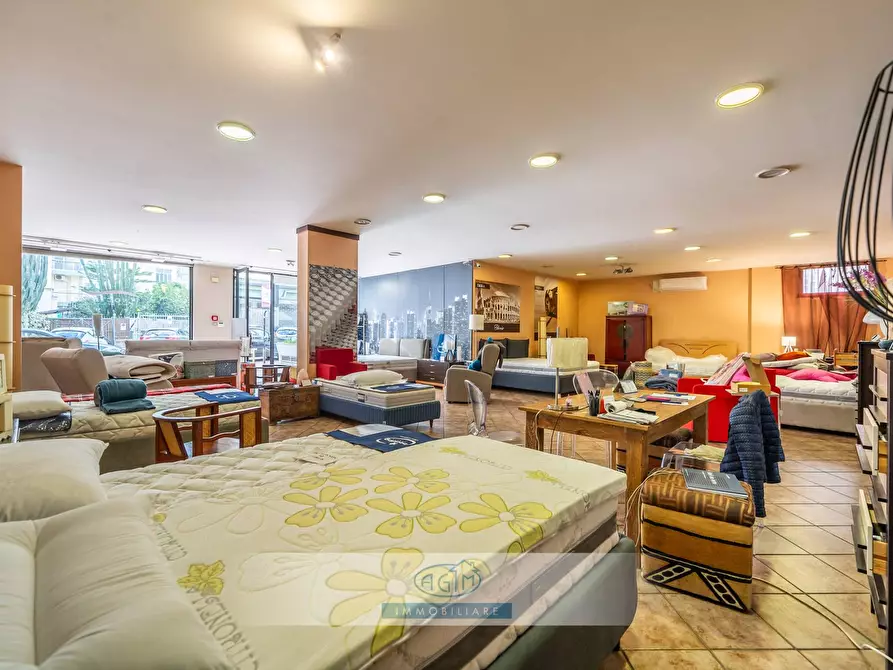 Immagine 15 di Locale commerciale in affitto  in Via Vincenzo Barbera 21 a Palermo