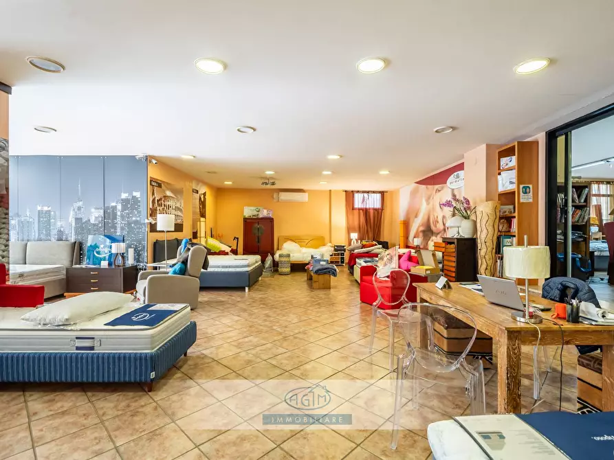 Immagine 19 di Locale commerciale in affitto  in Via Vincenzo Barbera 21 a Palermo