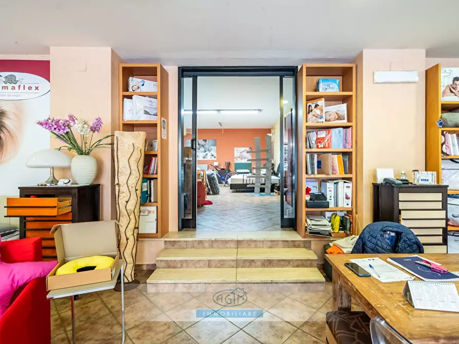 Immagine 20 di Locale commerciale in affitto  in Via Vincenzo Barbera 21 a Palermo