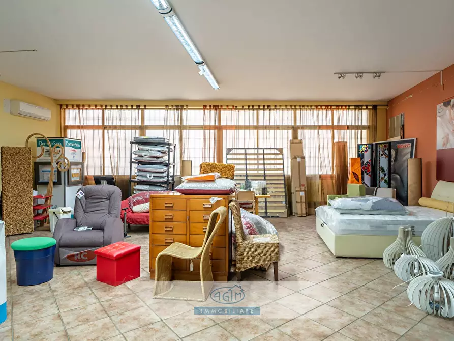 Immagine 22 di Locale commerciale in affitto  in Via Vincenzo Barbera 21 a Palermo