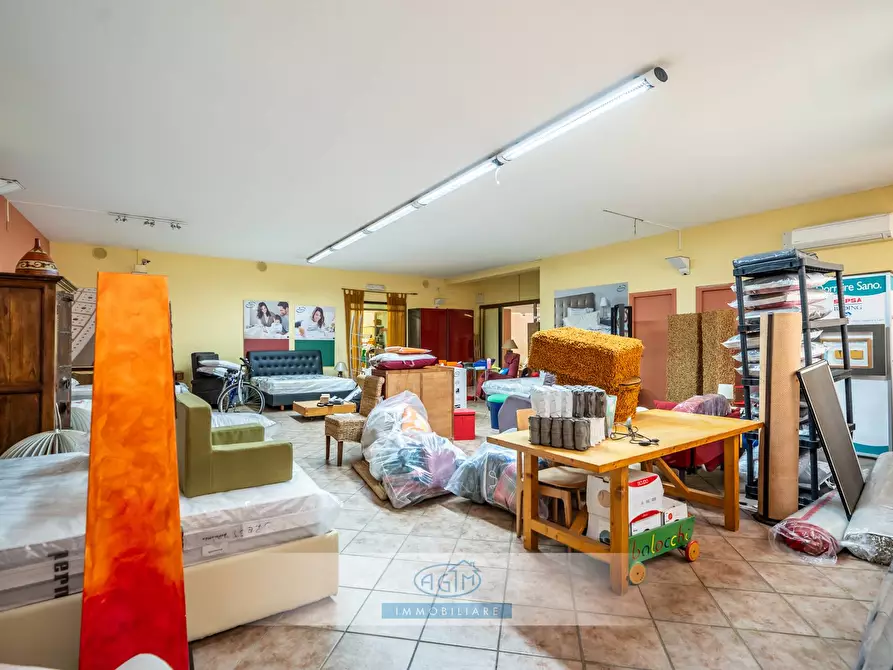 Immagine 23 di Locale commerciale in affitto  in Via Vincenzo Barbera 21 a Palermo