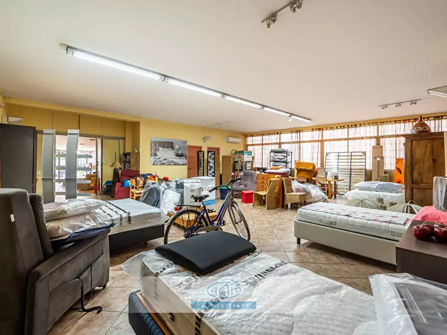 Immagine 25 di Locale commerciale in affitto  in Via Vincenzo Barbera 21 a Palermo