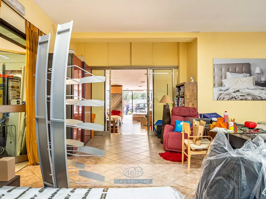 Immagine 26 di Locale commerciale in affitto  in Via Vincenzo Barbera 21 a Palermo